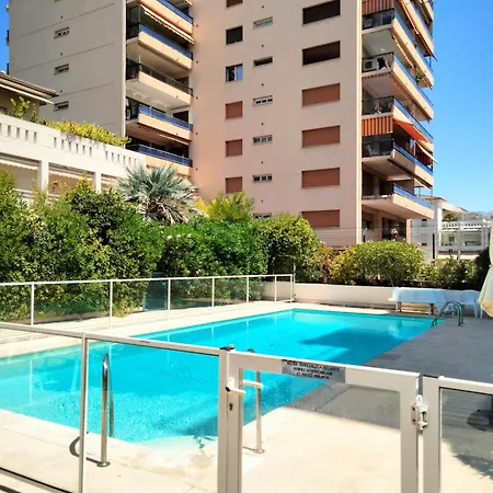 Near Croisette Atypic Garden Pool